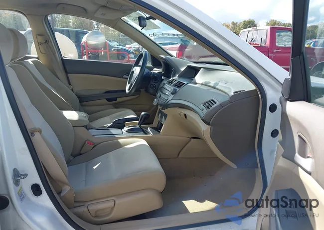 1HGCP26348A070419: 43577604