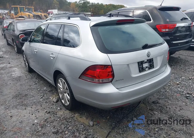 3VWPZ7AJ8AM688751: 43578557