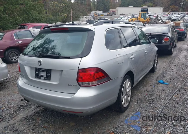 3VWPZ7AJ8AM688751: 43578557