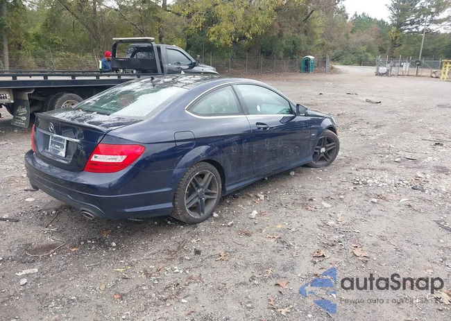 WDDGJ5HB3CF817453: 43578643