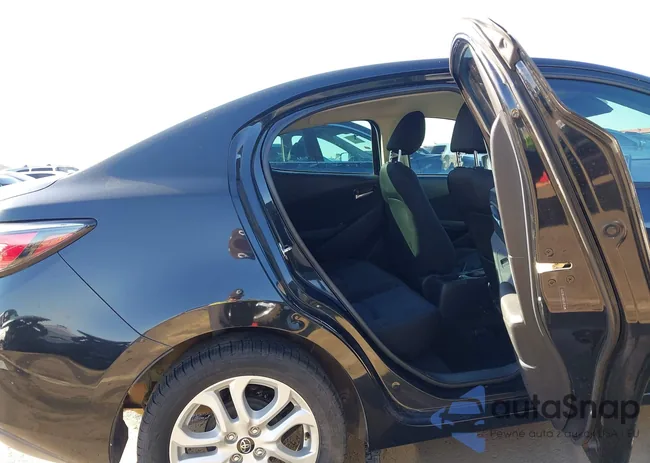 3MYDLBYV8HY183171: 43578143