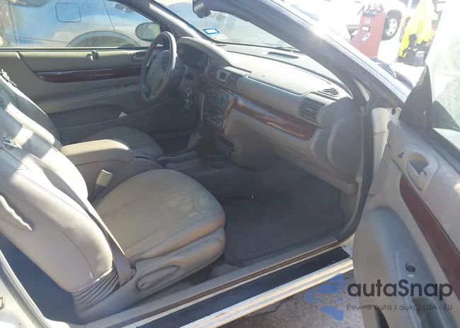 1C3EL55U81N688280: 43578145