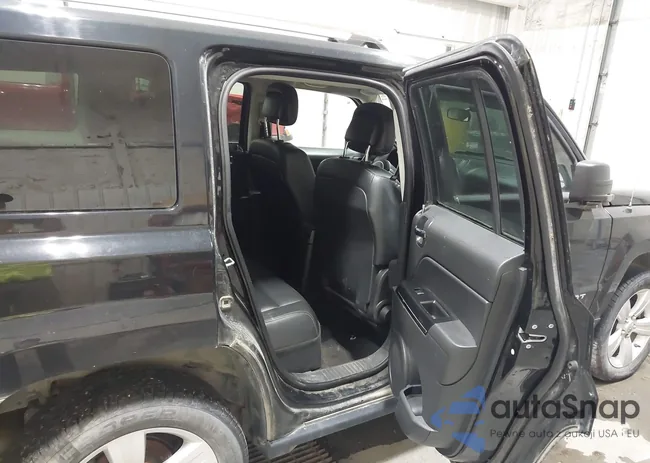 1C4NJRCB8ED880546: 43578171