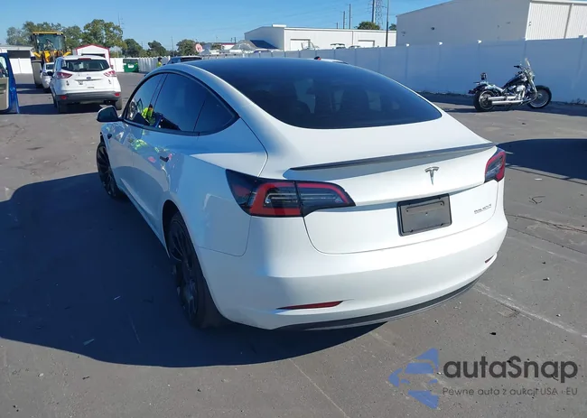 5YJ3E1EC8PF476256: 43579404