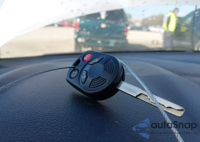 1FADP3E21HL337883: 43579986