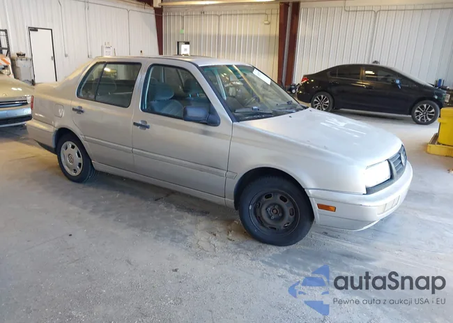 3VWRA81H8XM221227: 43581757