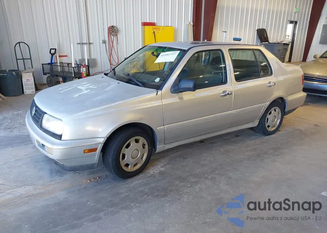 3VWRA81H8XM221227: 43581757