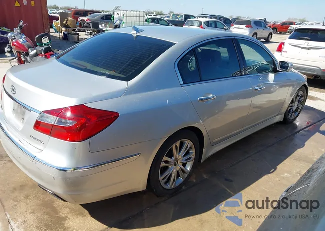 KMHGC4DD2CU173523: 43582690