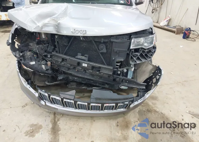 1C4RJFBG3KC613040: 43584659