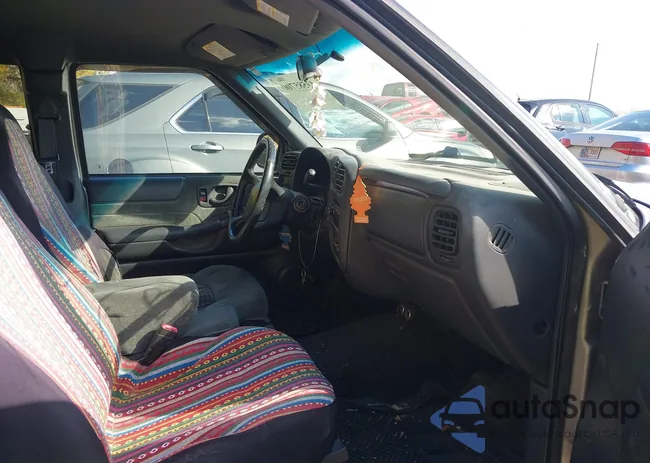 1GCCS19W328152427: 43585700