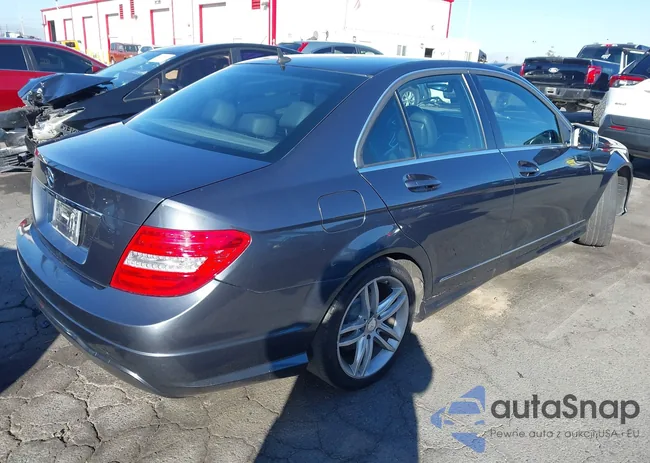 WDDGF4HB2DA852950: 43585702