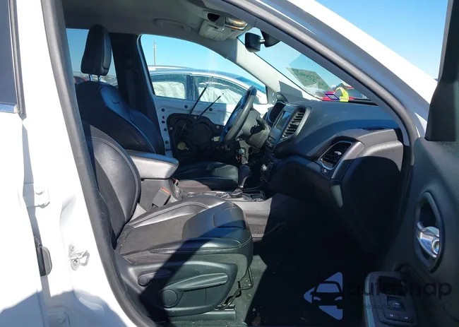 1C4PJLLB8LD556063: 43585310