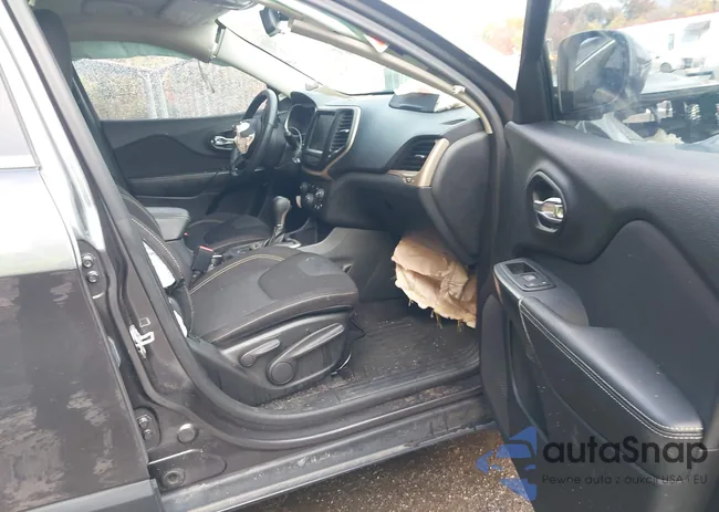 1C4PJLCB9GW137553: 43586555