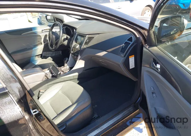 KMHEC4A46EA110585: 43587384