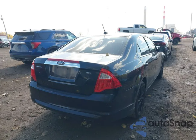 3FAHP0JA2BR255828: 43586967