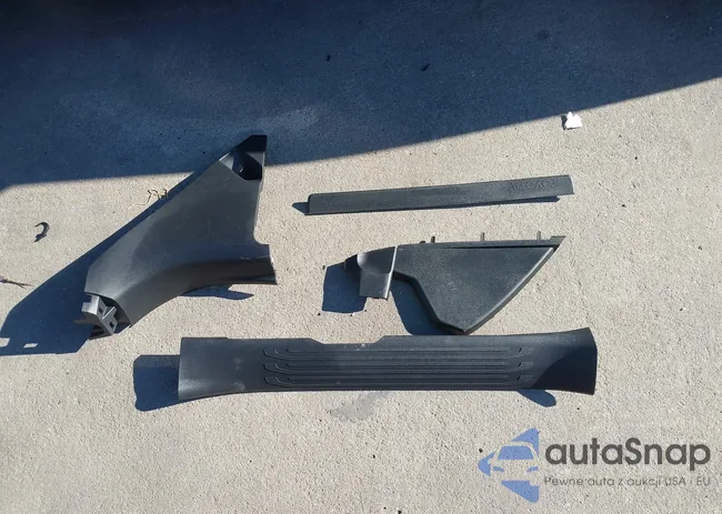 3TYLB5JN4RT044211: 43588747