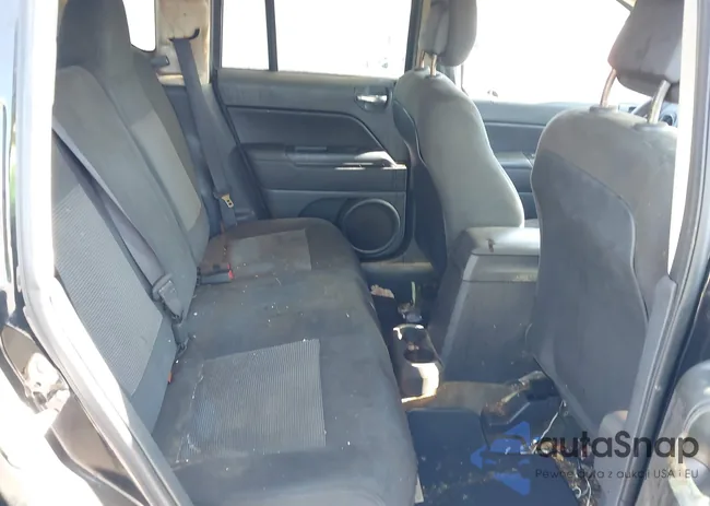 1C4NJDBB8HD143162: 43589838