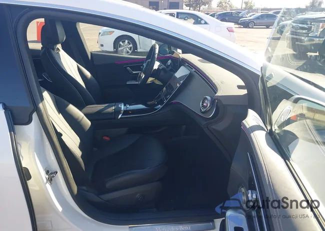 W1KEG1CB0PF024977: 43591835