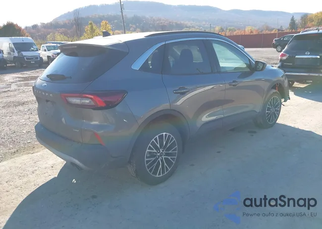 1FMCU0E10RUB14018: 43591890