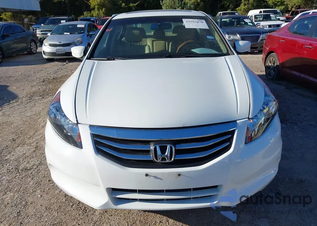 1HGCP2F82BA156380: 43592470