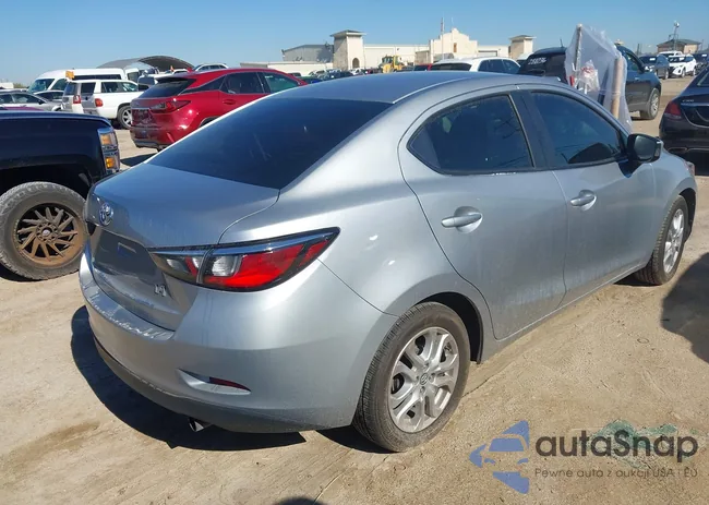 3MYDLBYV8JY316016: 43592611