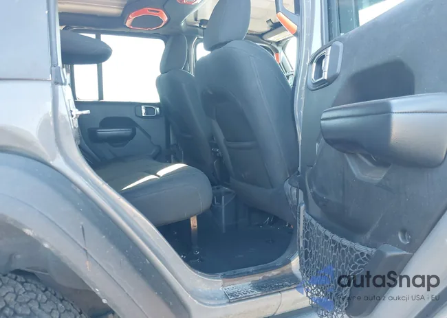 1C4HJXDG0KW538732: 43592764