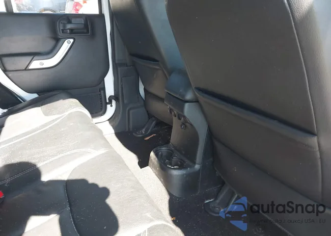 1C4BJWEG2JL910991: 43592053