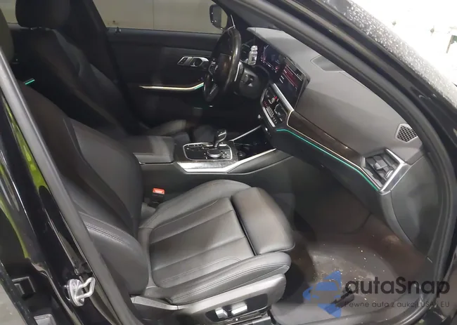 3MW5R7J01M8C14989: 43593444