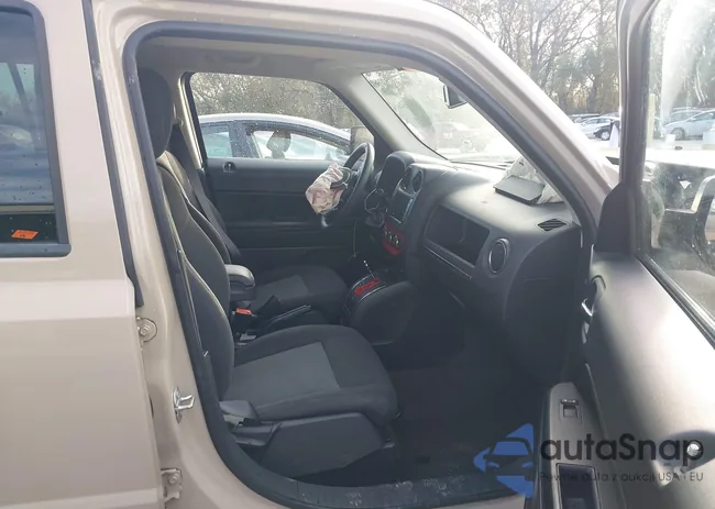 1C4NJPBB6GD752234: 43595853