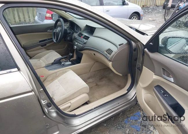 1HGCP2F3XAA169042: 43596407