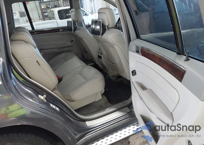 4JGBF7BE2AA538585: 43599671