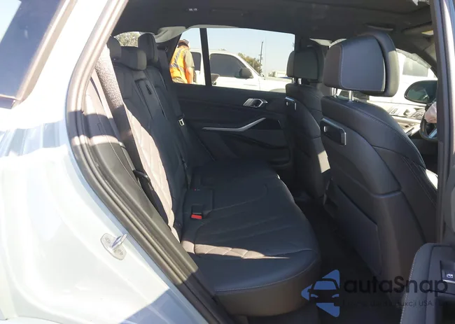 5UX23EU03R9V18599: 43599210