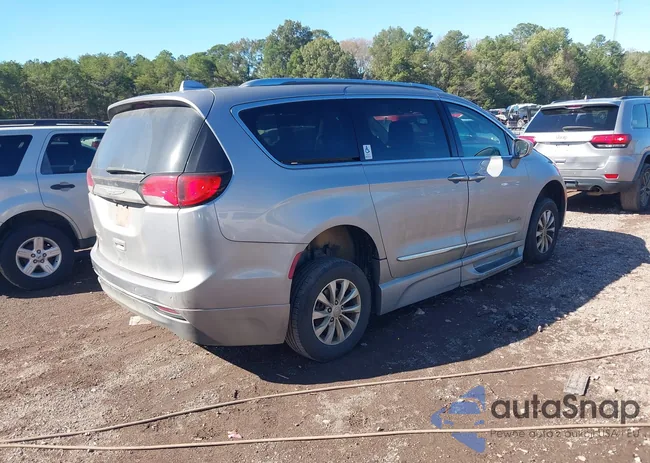 2C4RC1BG3JR115584: 43600375