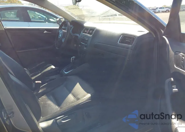 3VWD17AJ0EM246966: 43600518