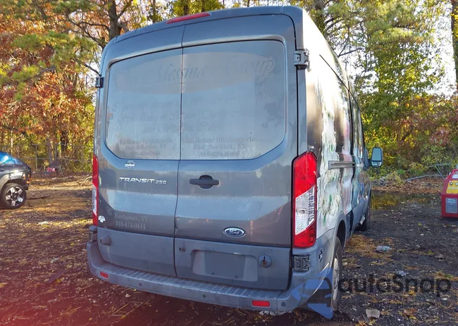 1FTYR2CM6HKA13323: 43600573