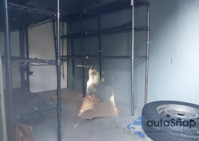 1FTYR2CM6HKA13323: 43600573