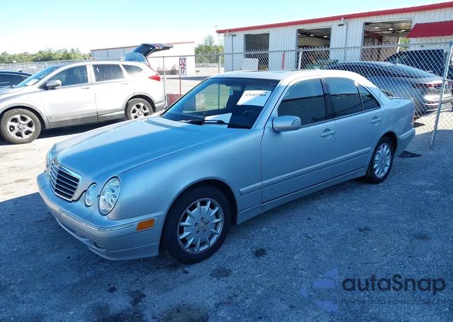 WDBJF65J9YB118943: 43602589