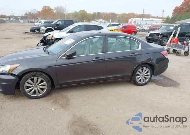 1HGCP2F86BA044181: 43605675