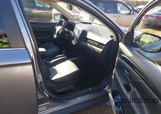 JA4AD3A39JZ016921: 43606318