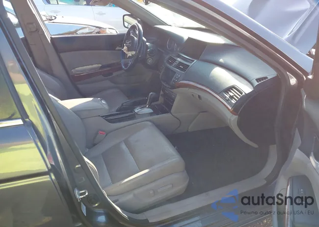 1HGCP3F87BA023779: 43611809