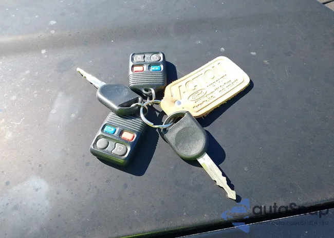 1FMFU17L43LA82138: 43612297