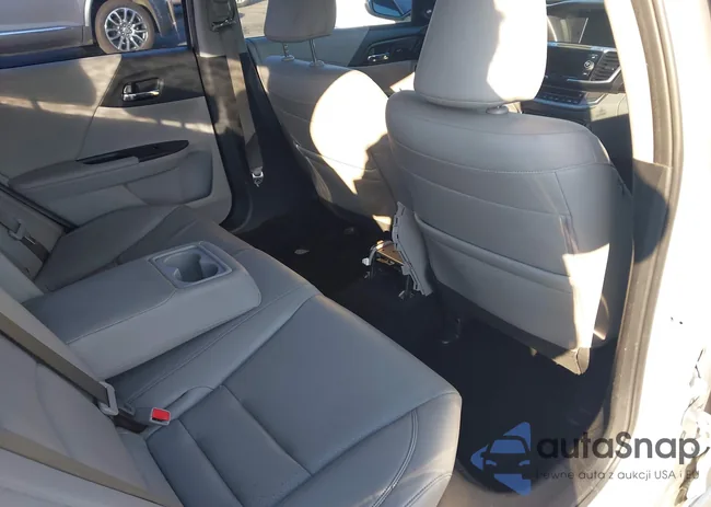 1HGCR2F82FA113870: 43613841