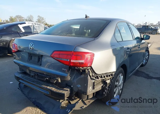 3VWD17AJ3FM323721: 43615374