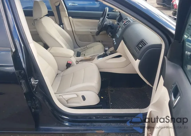 3VWRJ7AJ8AM020500: 43615157