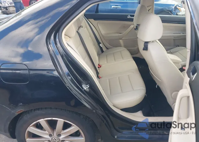 3VWRJ7AJ8AM020500: 43615157