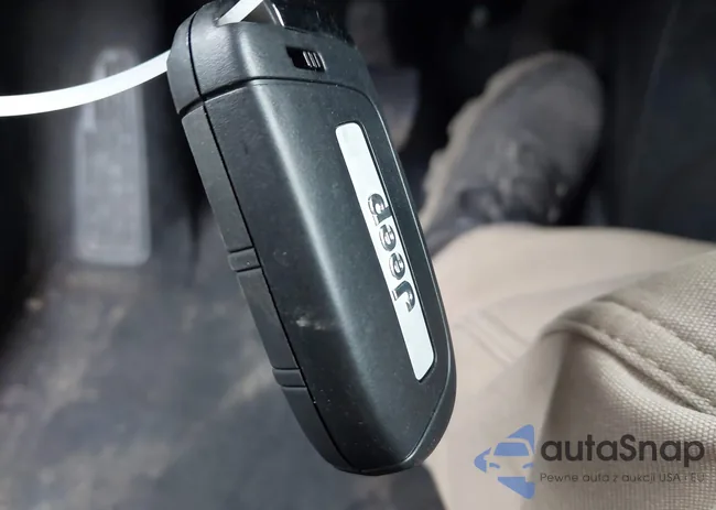 3C4NJDDB9KT727827: 43616717