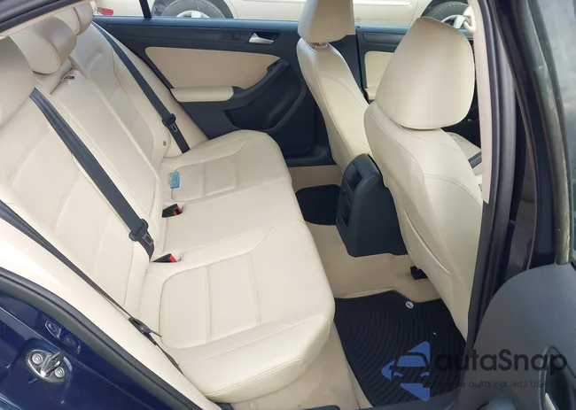 3VWD17AJ5EM409322: 43616037