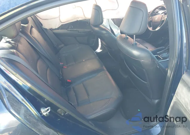 1HGCR2F15HA172868: 43617652