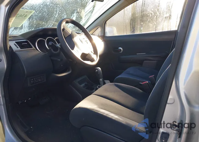 3N1BC13E09L393479: 43621570