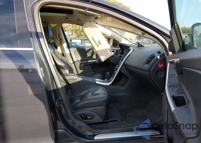 YV4992DZ9A2111957: 43625598